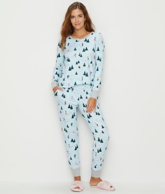 https://blog.barenecessities.com/wp-content/uploads/2019/11/Kate-Spade-New-York-Skaters-Pajama-Set.jpg